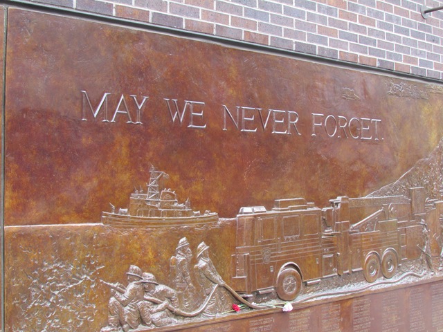 A plaque that says may we never forget
